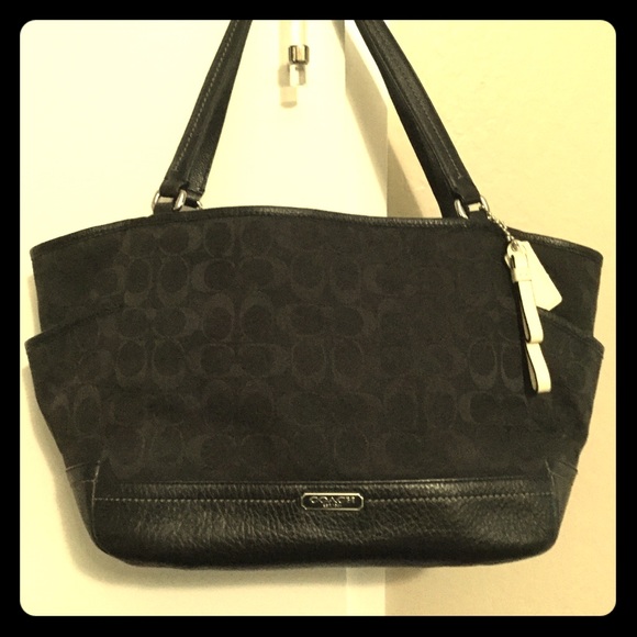 Coach Handbags - Coach Signature purse